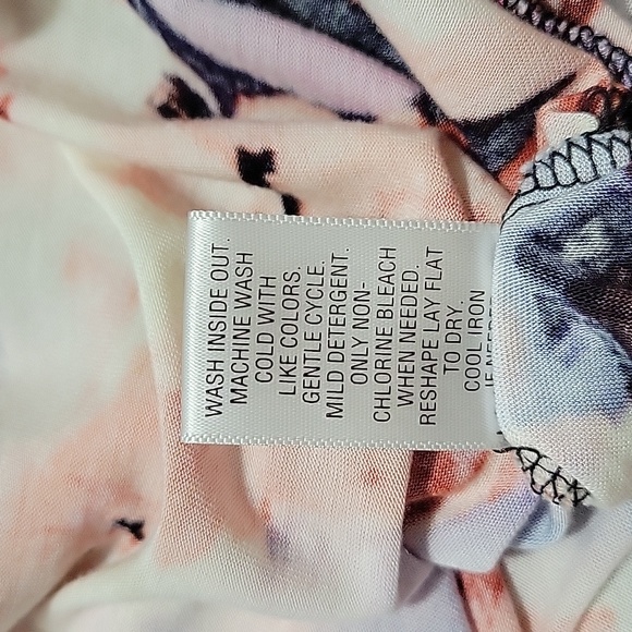 Vera Wang Floral Tank - Picture 8 of 8